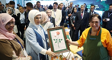 Emine Erdoğan, Dubai'de iklim elçisi gençlerle bir araya geldi