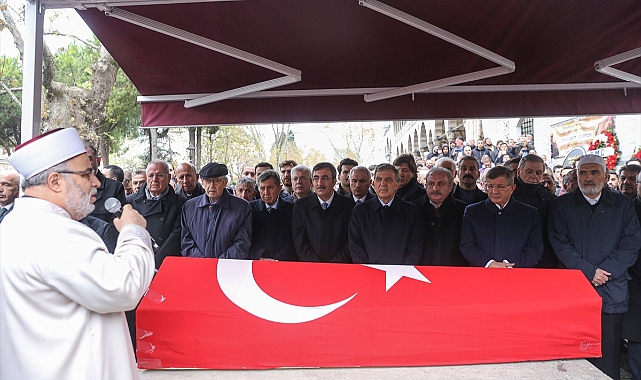 Eski Diyanet İşleri Başkanı Lütfi Doğan İstanbul'da toprağa verildi