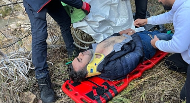 Fotoğraf çekmek isterken kayalıklardan uçuruma yuvarlandı