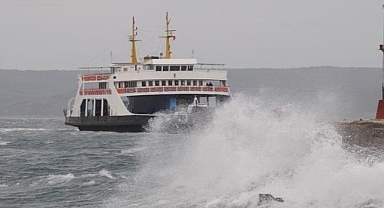 Güney Marmara'da feribot seferlerine fırtına engeli