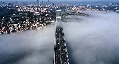 İstanbul'da etkili olan sis trafiği yavaşlattı