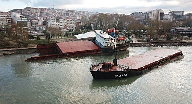 Karaya oturan geminin ölen mürettebatı kimsesizler mezarlığına gömüldü