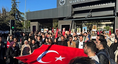 Marmara Üniversitesi öğrencileri şehit askerler için yürüdü
