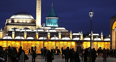 Mevlana Müzesi'nde Şebiarus töreni öncesi yoğunluk