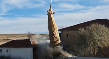 Minaresi hasar görmüştü: Yıkıldı
