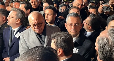 Özgür Özel'in katıldığı şehit cenazesinde gerginlik: Sloganlar atıldı!
