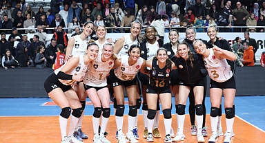 VakıfBank sezonun ilk yarısını galibiyetle tamamladı
