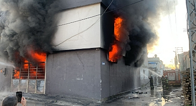 Adana'da sünger fabrikasında yangın