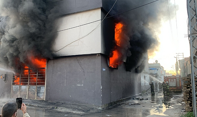 Adana'da sünger fabrikasında yangın