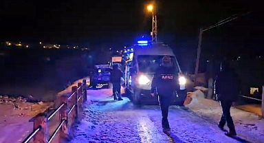 Ardahan'da şarampole devrilen minibüsteki 15 kişi yaralandı
