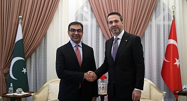 Bakan Bayraktar, Pakistanlı mevkidaşı Ali ile görüştü