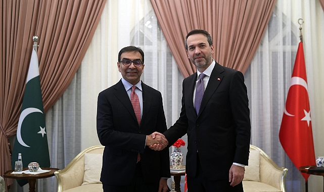Bakan Bayraktar, Pakistanlı mevkidaşı Ali ile görüştü