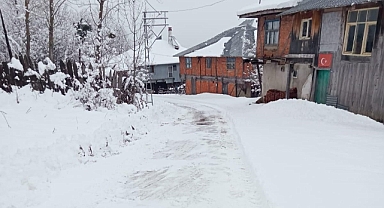 Bartın'da 35 köy yolu kardan kapandı