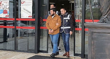 Bıçakla Türk bayrağını kesen şüpheli tutuklandı