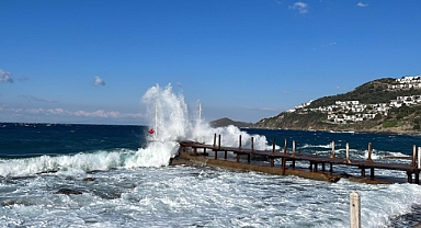 Bodrum’da denizde fırtına; feribot seferleri iptal edildi