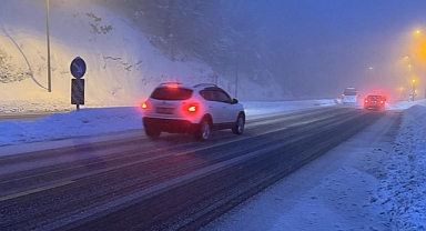 Bolu Dağı'nda kar yağışı etkisini sürdürüyor