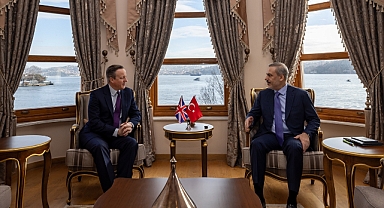 Dışişleri Bakanı Fidan, İngiliz mevkidaşı Cameron ile bir görüştü