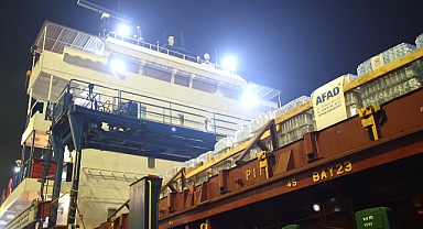 Filistin'e 2 bin 334 ton yardım malzemesi taşıyan gemi Mersin'den uğurlandı
