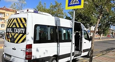 Film değil gerçek: İstanbul'da öğrenci dolu servisi kaçırdı