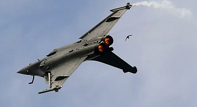 Fransa ordu için 42 Rafale savaş uçağı sipariş verdi