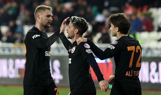 Galatasaray, zirve yarışında yara aldı