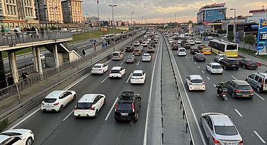 İstanbul'da yeni yılın ilk mesai gününde trafikte yoğunluk!