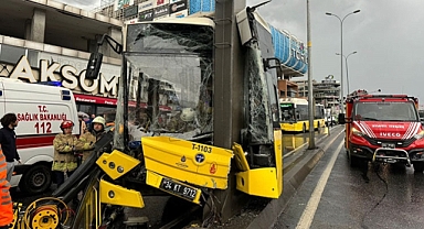 İstanbul'da yine İETT otobüsü, yine kaza!