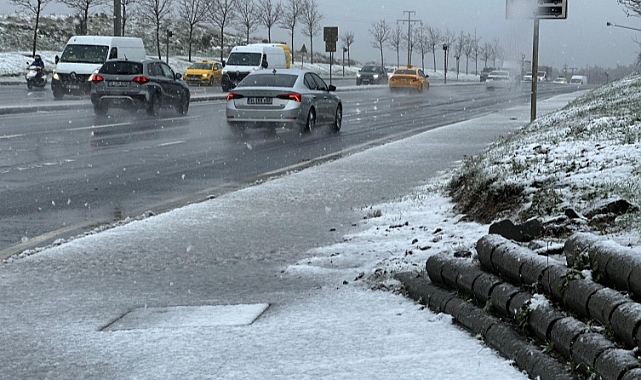 İstanbul'un bazı ilçelerinde kar yağışı etkili oldu