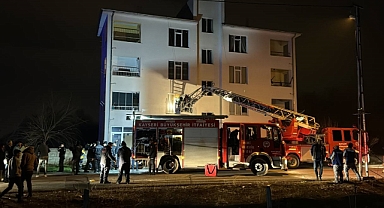 Kayseri'de 3 katlı binada çıkan yangında 1 kişi öldü, 8 kişi yaralandı