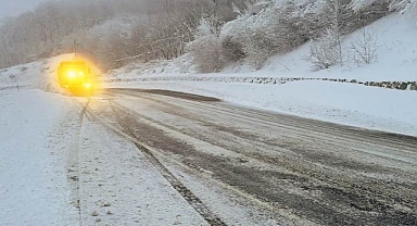 Kırklareli'nde kar kalınlığı 1 metreyi geçti: Radar istasyonlarına giden yol kapandı