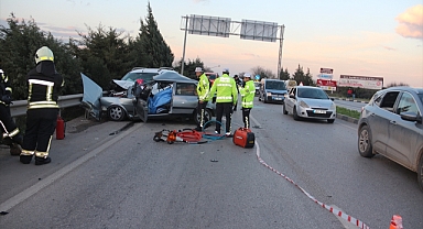 Manisa’da iki aracın çarpıştığı kazada 2 kişi öldü, 1 kişi yaralandı