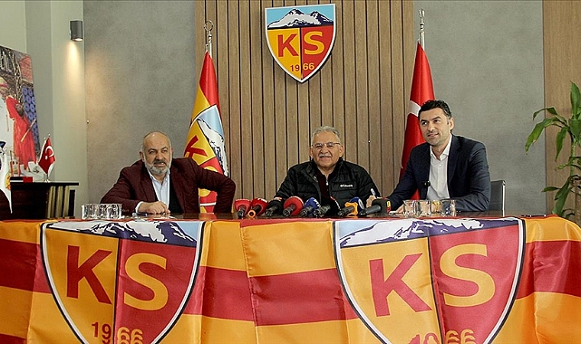 Mondihome Kayserispor'un teknik direktörü Burak Yılmaz için imza töreni!