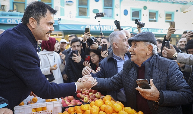 Murat Kurum'a Üsküdar'da vatandaştan yoğun ilgi