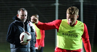 Sergen Yalçın, Antalyaspor'daki ilk antrenmanına çıktı