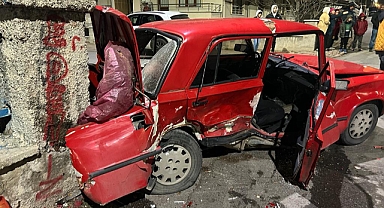 Sivas’ta iki otomobil çarpıştı: 5 yaralı