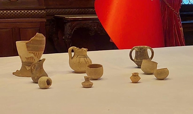 Türkiye'den İtalya'ya kaçırılan 10 eser, Roma Büyükelçisi'ne teslim edildi