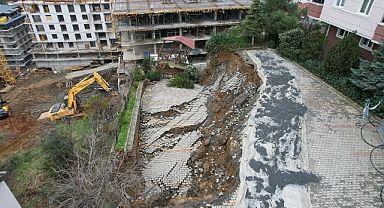 Üsküdar'da istinat duvarı çöktü : Bina boşaltıldı