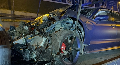 Zeytinburnu'nda otomobil yol çalışması yapan işçilere çarptı