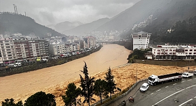 Artvin'de heyelan riski nedeniyle 3 bina boşaltıldı