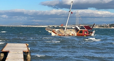 Ayvalık'ta kuvvetli fırtına tekneleri batırdı