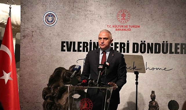 Bakan Ersoy bilgi verdi: 42 tarihi eser tekrar anavatanı Türkiye'ye geldi!
