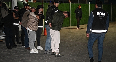 Dolandırıcılık iddiasıyla aranan ve dün ele geçirilen çift İzmir'e getirildi!
