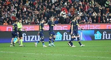 Fenerbahçe 3 puanı alarak liderliğini devam ettirdi