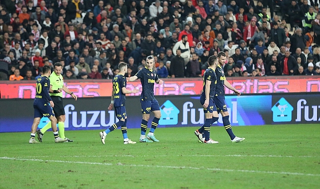 Fenerbahçe 3 puanı alarak liderliğini devam ettirdi