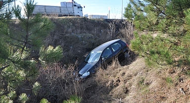 Kırklareli'nde şarampole devrilen otomobildeki 3 kişi yaralandı
