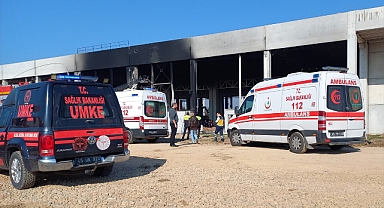 Manisa'da fabrika inşaatında yanan malzemenin üzerine düşen 2 işçi öldü