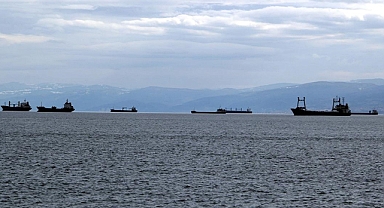 Sinop'ta fırtına nedeniyle yük gemileri limana geldi