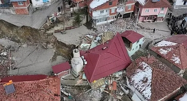 Tokat'ta heyelan paniği! 39 hane boşaltıldı, 4 ev ile cami yıkıldı