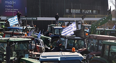 Yunanistan'da çiftçilerden traktörlü protesto!