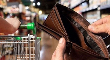 Alınan maaşlar erimeye devam ediyor: Açlık ve yoksulluk sınırı belli oldu!